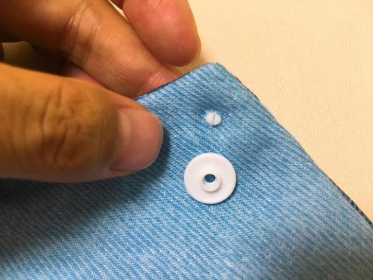 プラスチックスナップボタンの付け方手順｜スタイに取り付け【ワンタッチタイプ】 わくわく♪ハンドメイド